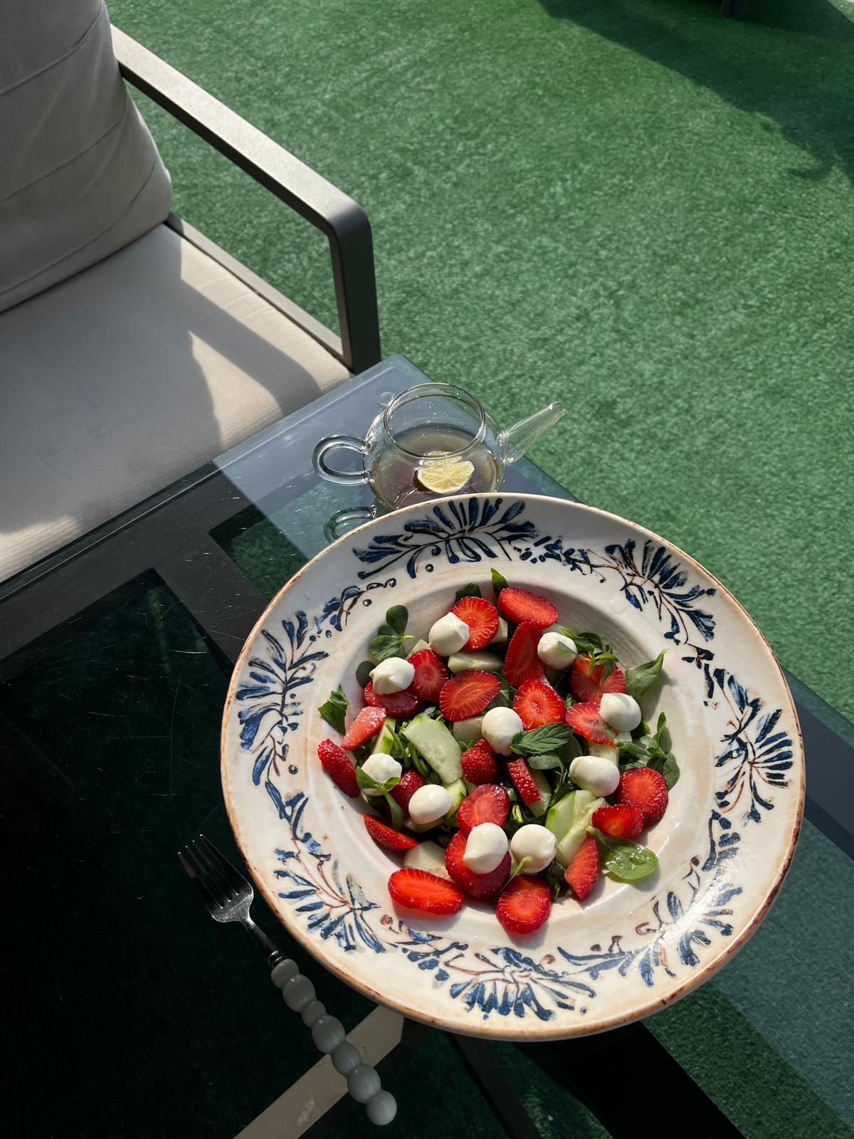Çilekli Salata